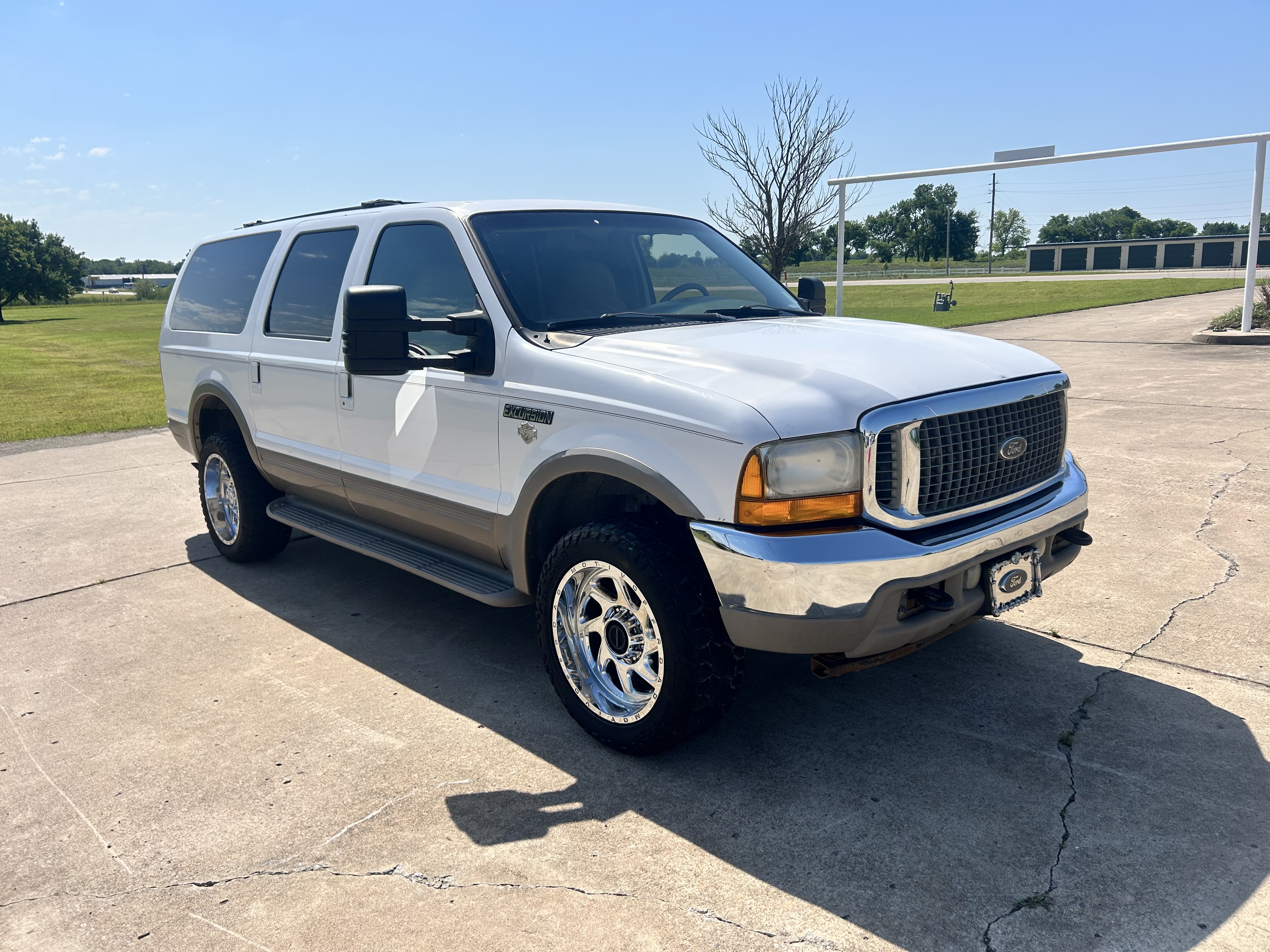 Used 2001 Ford Excursion 4WD Limited image 3