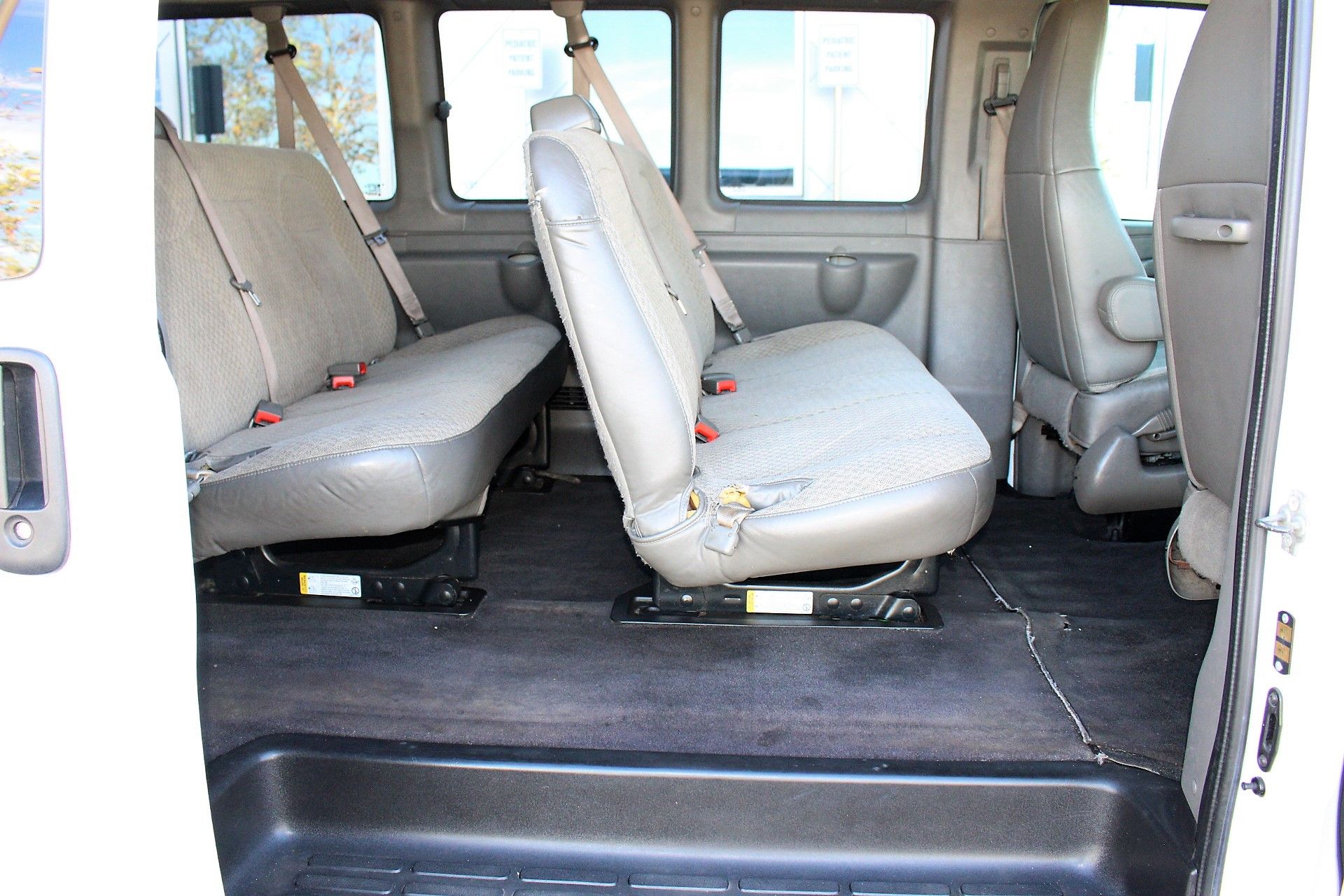 Used 2019 Chevrolet Express 3500 LT RWD image 23
