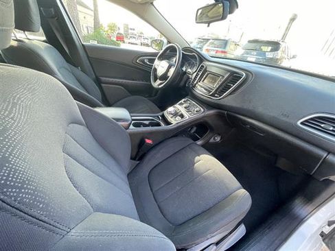 Used 2016 Chrysler 200 Limited image 16