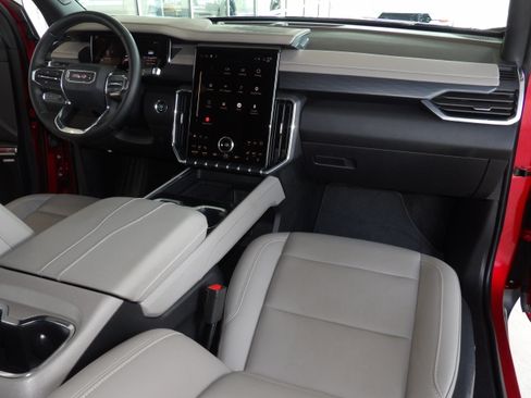 Used 2026 GMC Acadia FWD Elevation image 4
