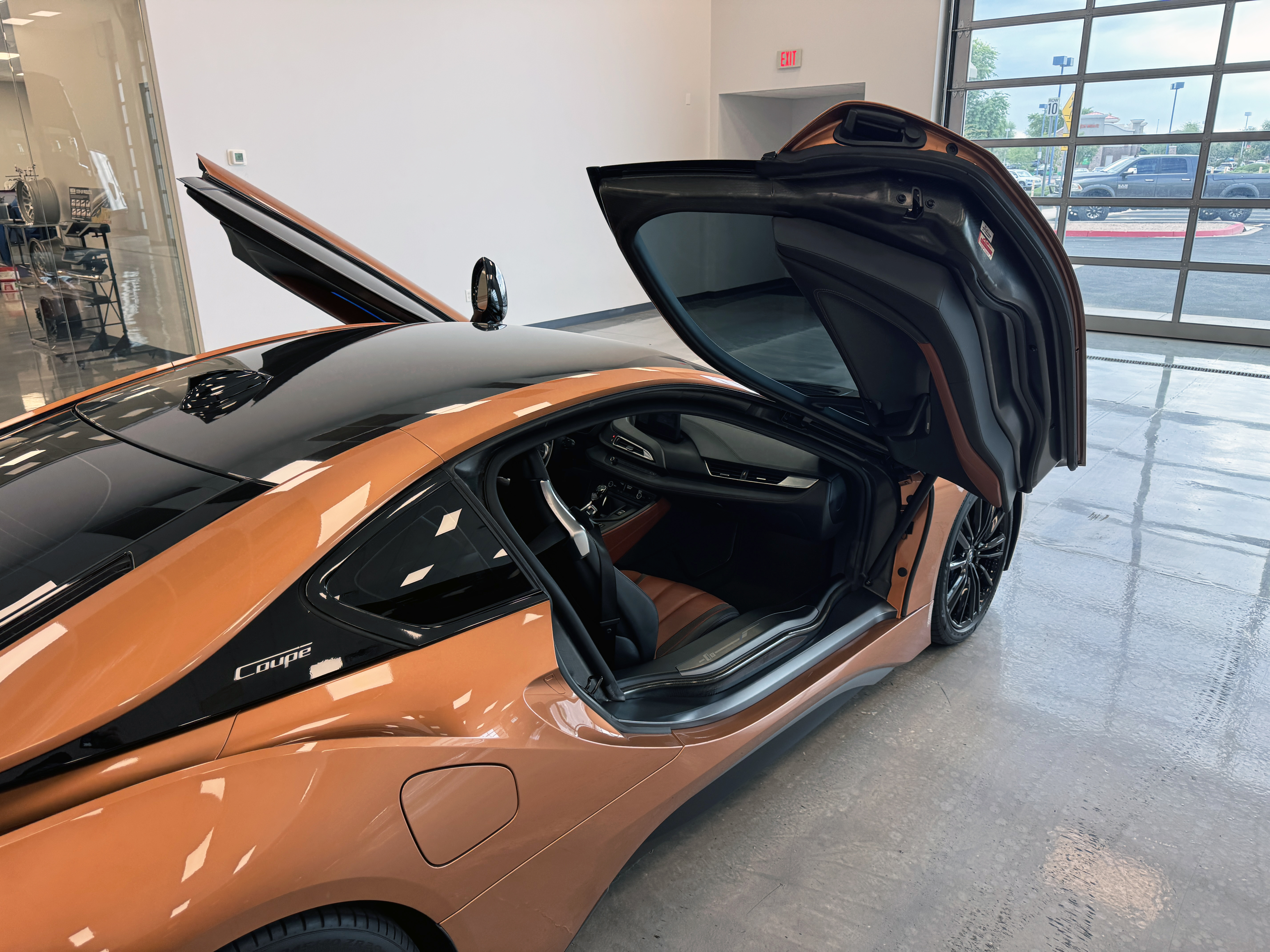 Used 2019 BMW i8 Coupe AWD/4WD image 7