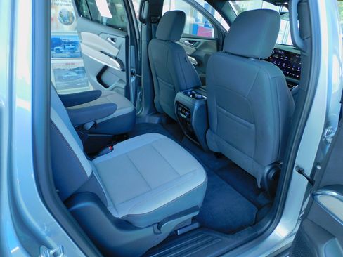 Used 2026 Chevrolet Traverse FWD LT image 19