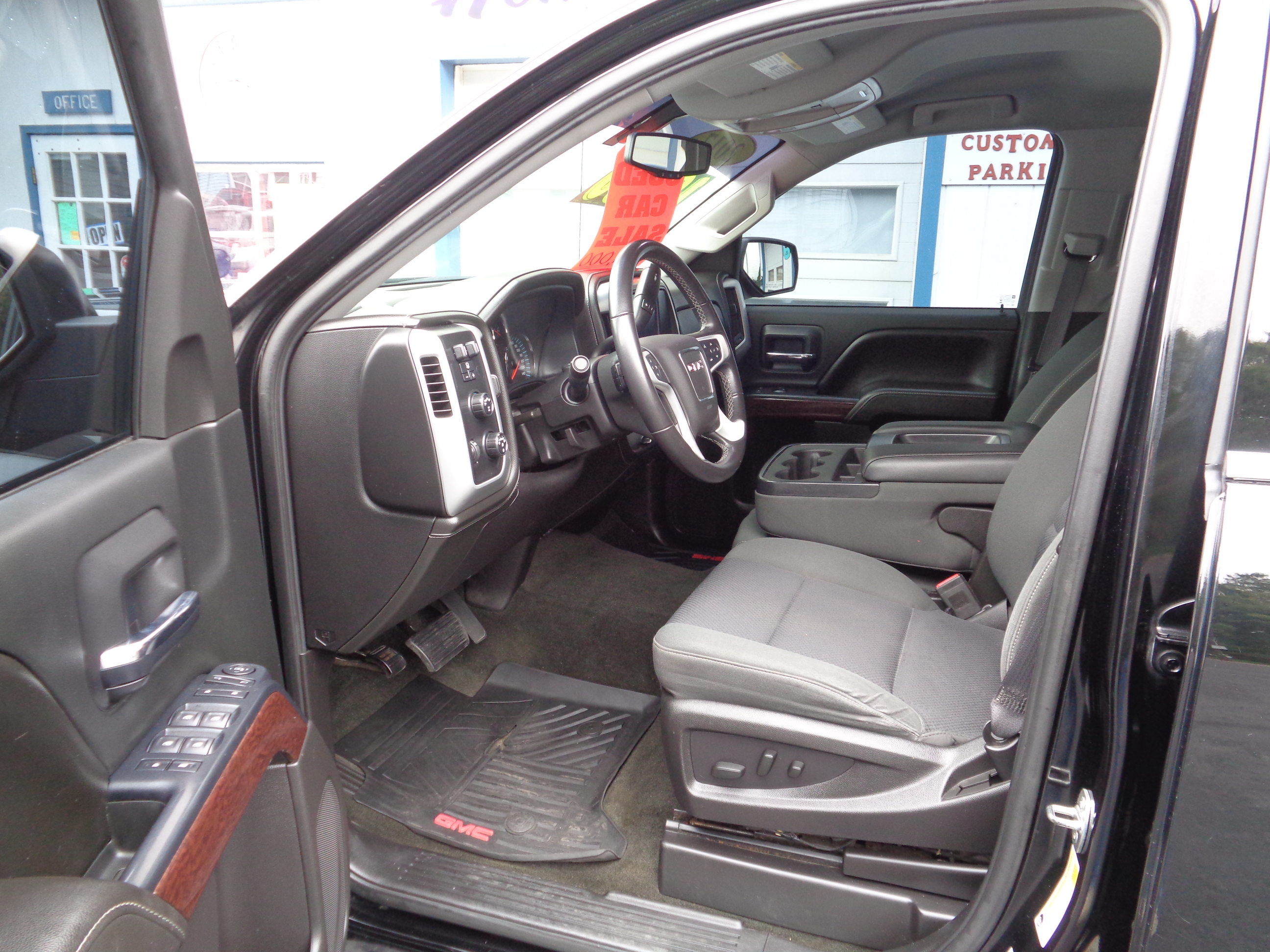 Used 2017 GMC Sierra 1500 4x4 Double Cab SLE image 4