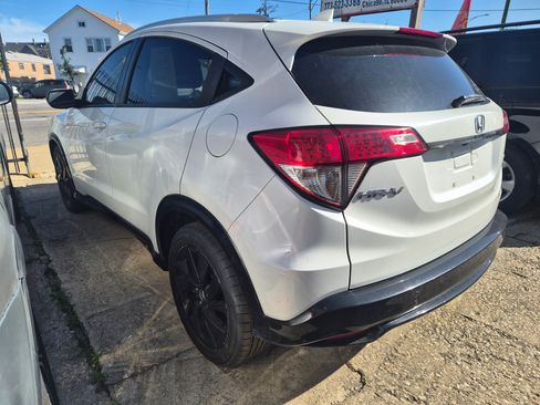 Used 2021 Honda HR-V AWD Sport image 4