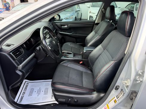 Used 2015 Toyota Camry SE Sedan FWD image 3