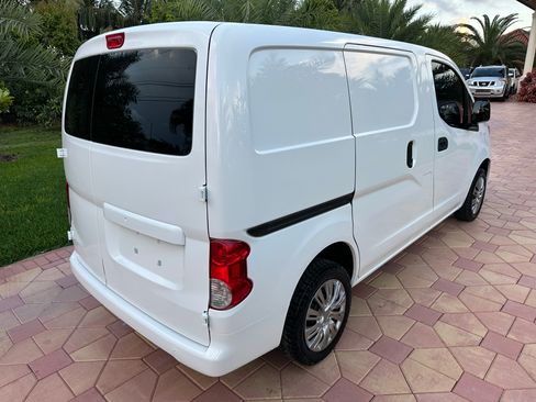 Used 2019 Nissan NV200 SV Van 4D FWD image 4