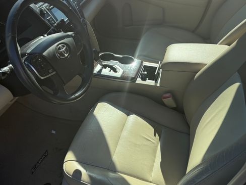 Used 2012 Toyota Camry image 3