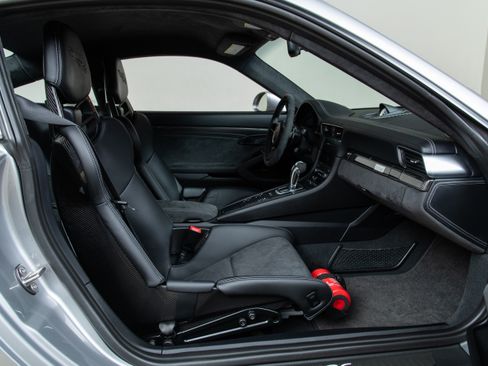 Used 2018 Porsche 911 GT2 RS image 23