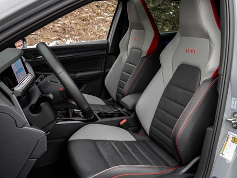 Used 2024 Volkswagen GTI SE image 27