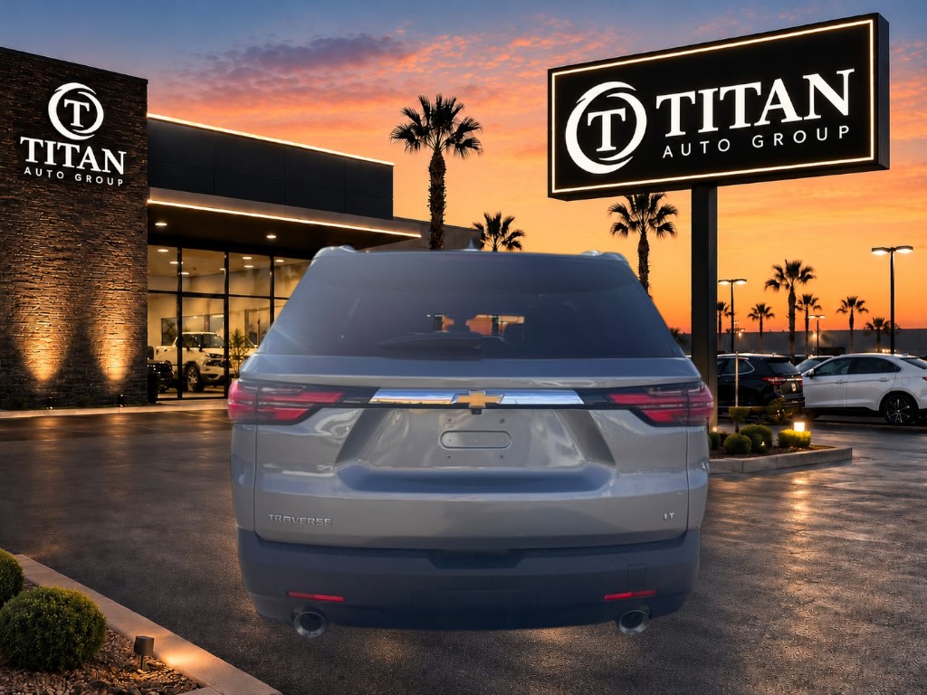Used 2023 Chevrolet Traverse FWD LT image 5