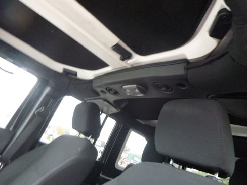 Used 2015 Jeep Wrangler Sport image 20