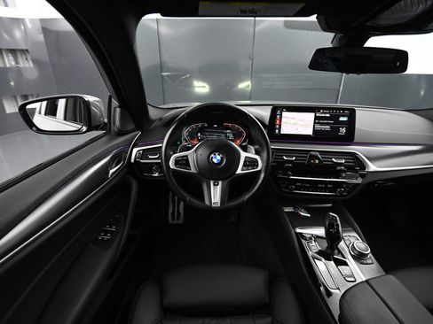 Used 2022 BMW 530i xDrive image 25