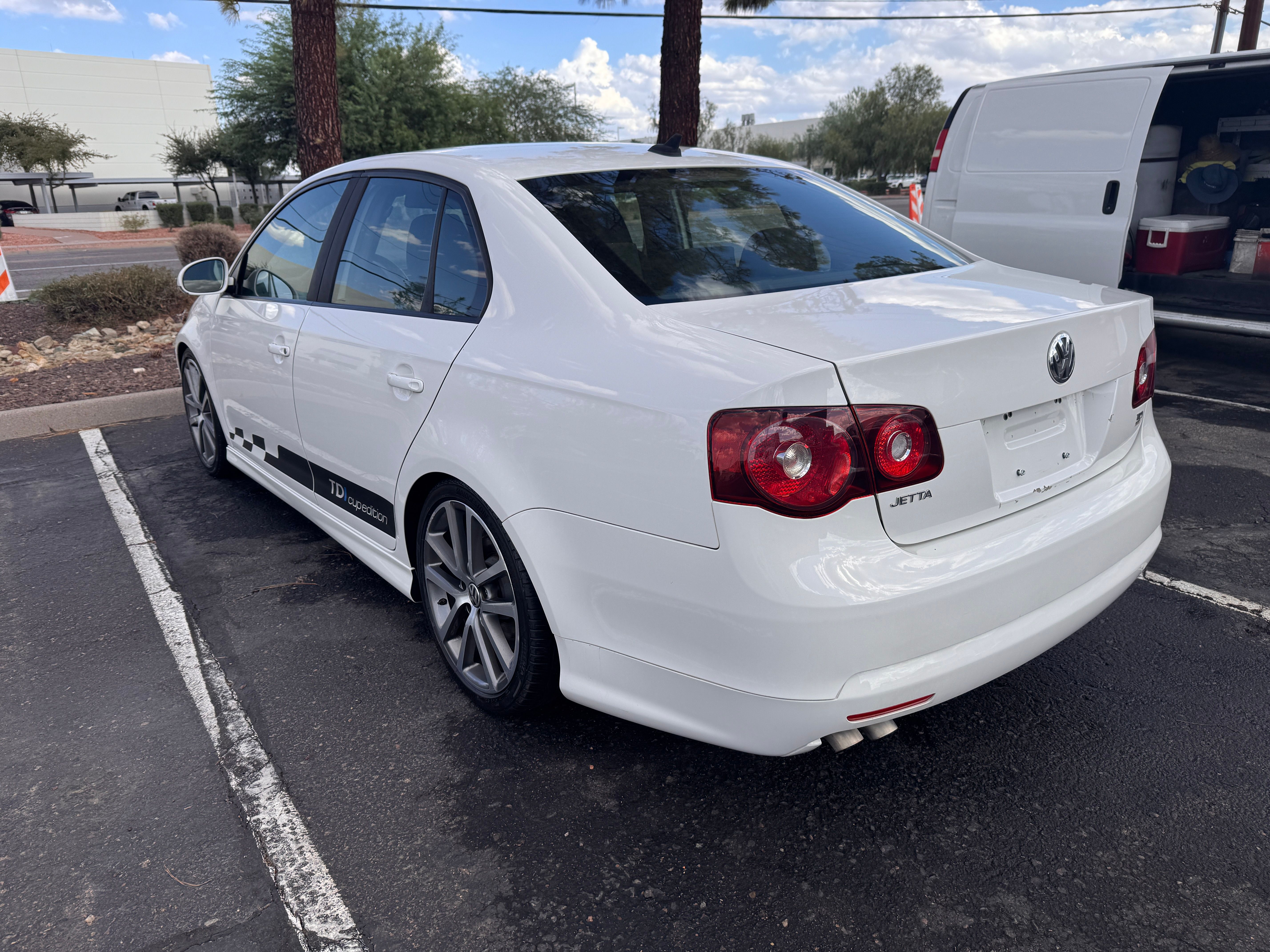 Used 2010 Volkswagen Jetta TDI Cup Sedan FWD image 3