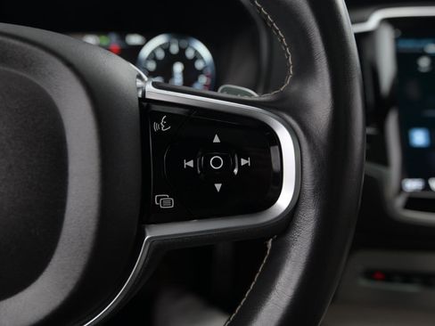 Used 2020 Volvo XC90 T6 R-Design image 38