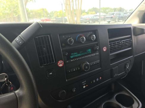 Used 2025 Chevrolet Express 3500 Extended RWD image 5