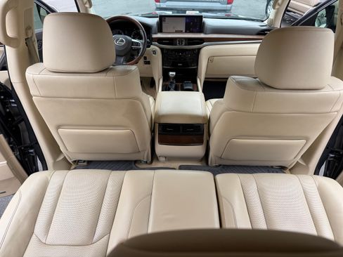 Used 2016 Lexus LX 570 image 26