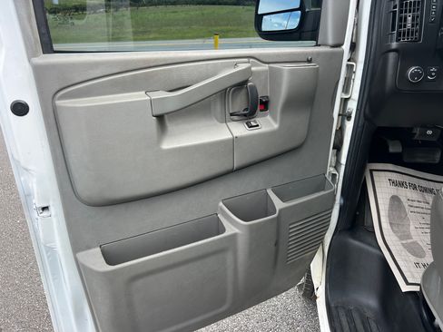 Used 2017 Chevrolet Express 3500 LT Extended Passenger RWD image 12