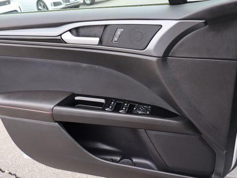 Used 2013 Ford Fusion SE image 19