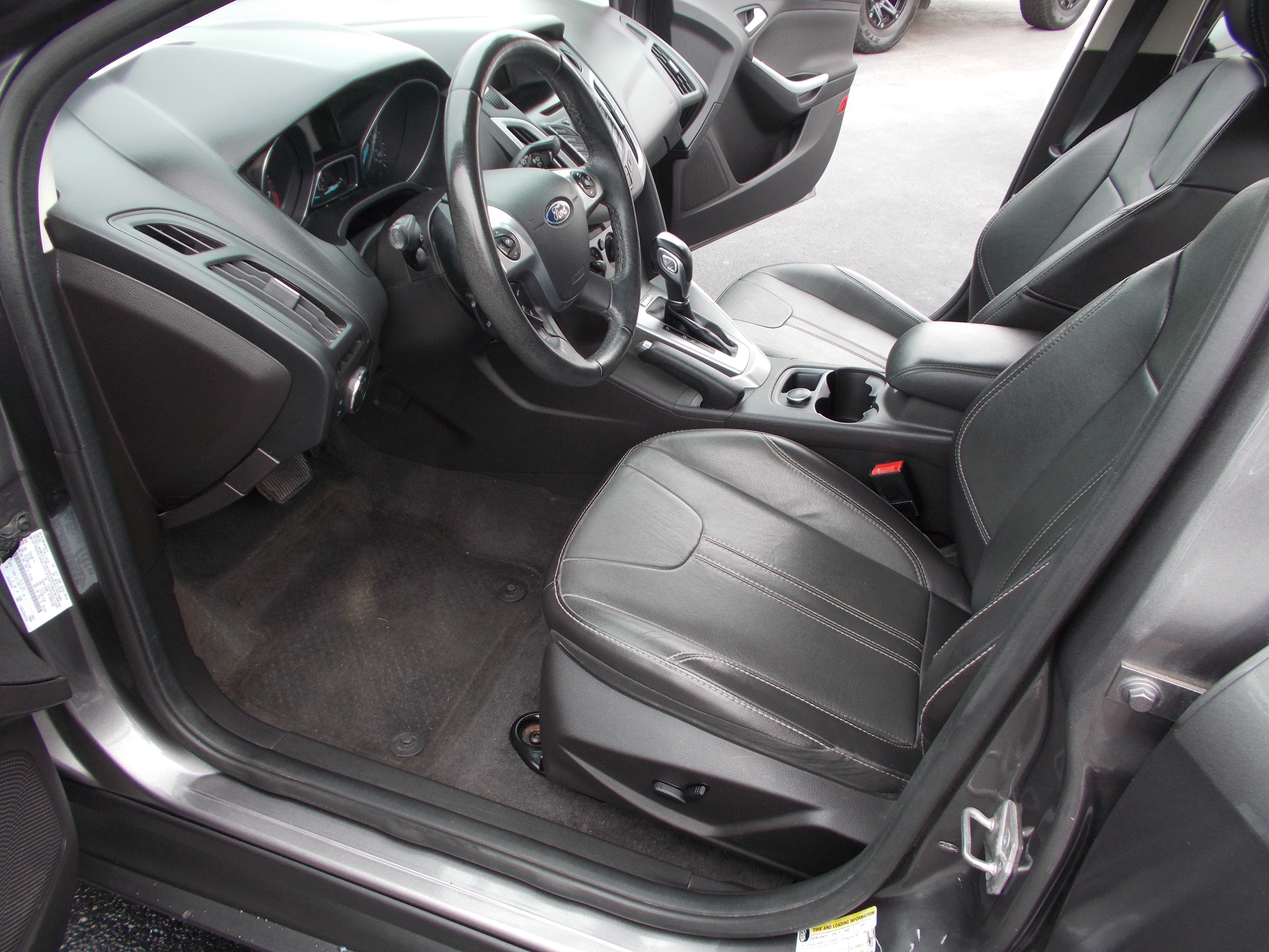 Used 2014 Ford Focus SE Hatchback FWD image 15