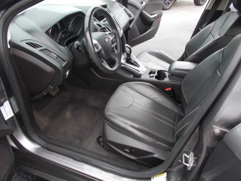 Used 2014 Ford Focus SE Hatchback FWD image 15