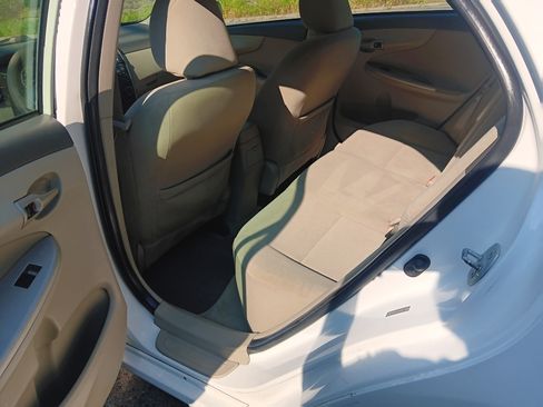 Used 2010 Toyota Corolla LE image 7