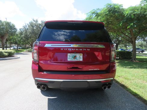 Used 2023 Chevrolet Suburban Premier image 7