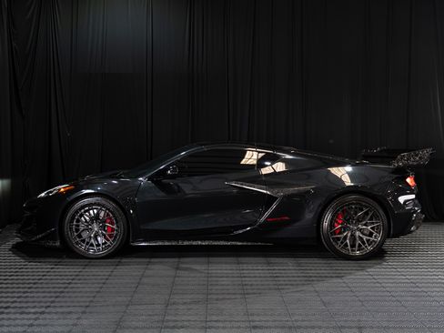 Used 2023 Chevrolet Corvette Z06 Coupe w/ 1LZ RWD image 5