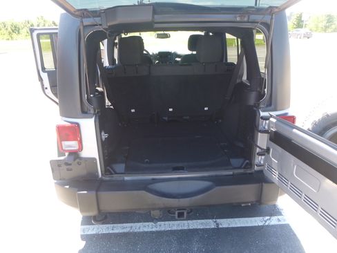 Used 2015 Jeep Wrangler 4WD Unlimited Sport image 11