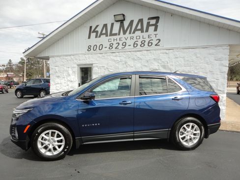 Used 2022 Chevrolet Equinox LT image 2