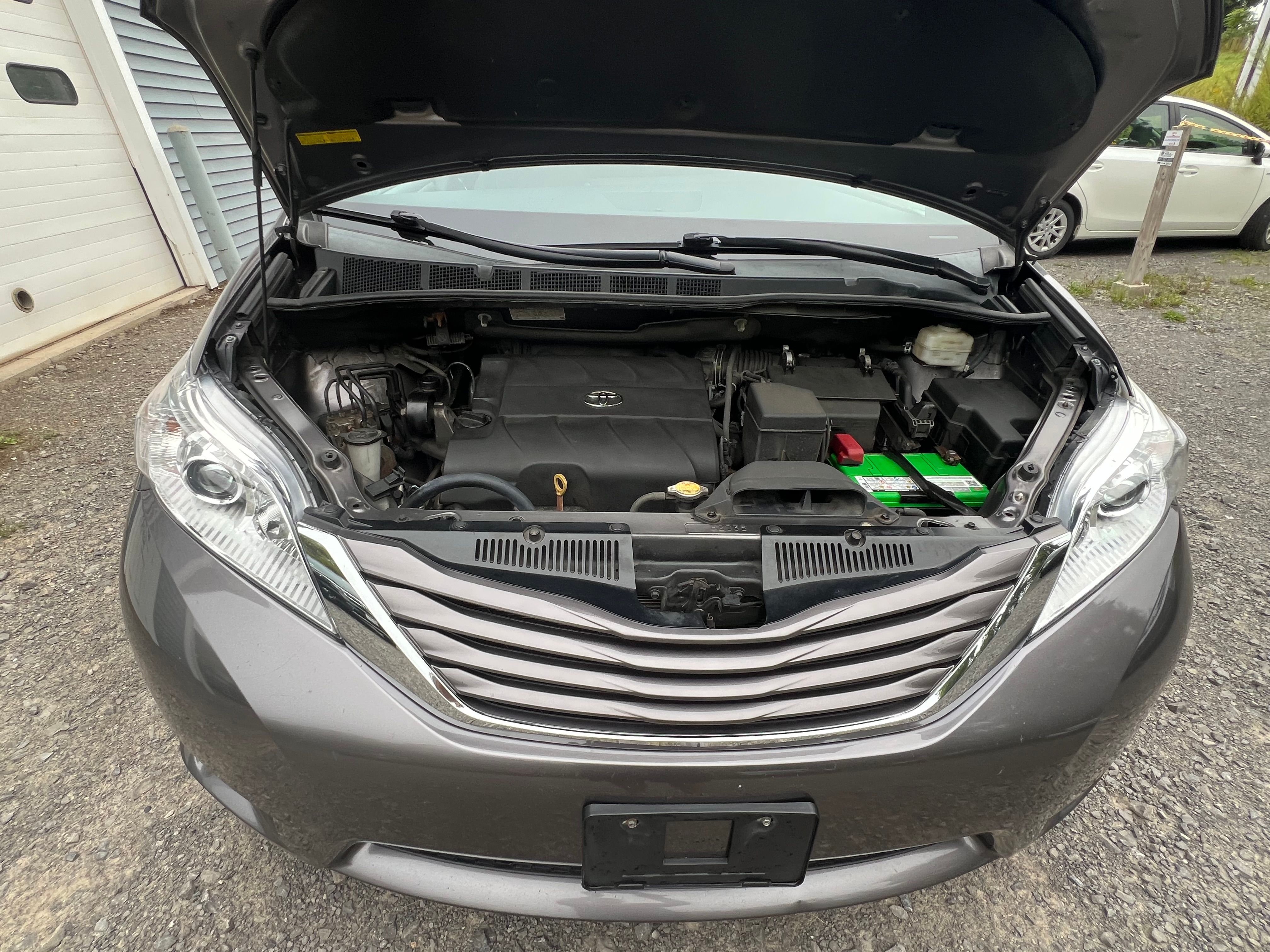 Used 2015 Toyota Sienna LE FWD image 15