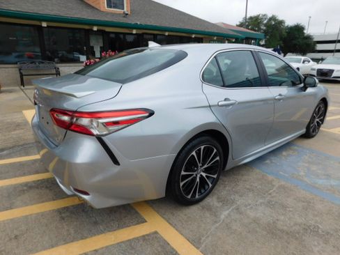 Used 2019 Toyota Camry SE FWD image 8