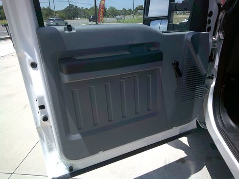 Used 2015 Ford F350 2WD Regular Cab DRW Super Duty image 9