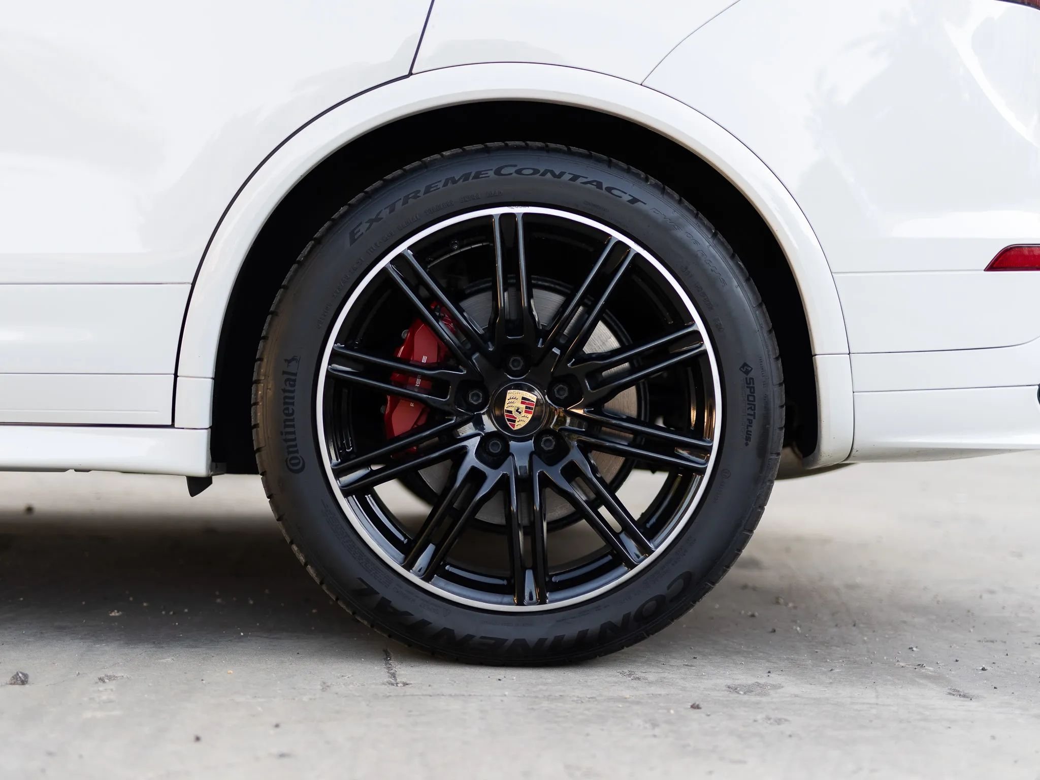 Used 2016 Porsche Cayenne GTS w/ Premium Package Plus AWD/4WD image 41