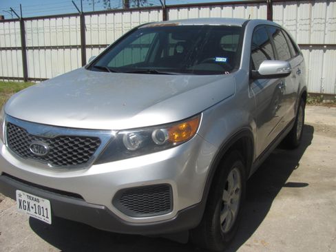 Used 2012 Kia Sorento image 1