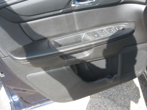 Used 2016 Chevrolet Traverse LT FWD image 8