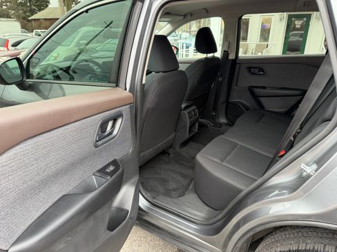 Used 2023 Nissan Rogue S image 11