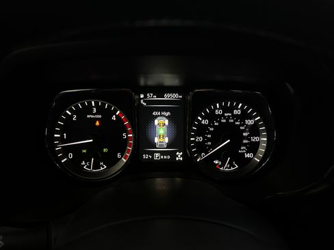 Used 2018 Nissan Titan XD SV image 11