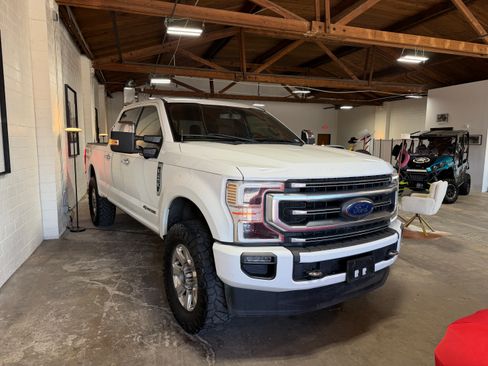 Used 2020 Ford F250 Super Duty Platinum image 6