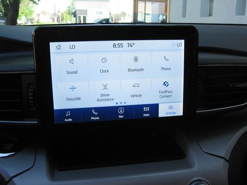 Used 2023 Ford Explorer XLT AWD/4WD image 14