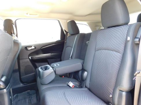 Used 2018 Dodge Journey FWD SE image 17