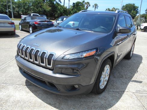 Used 2015 Jeep Cherokee FWD Latitude image 2