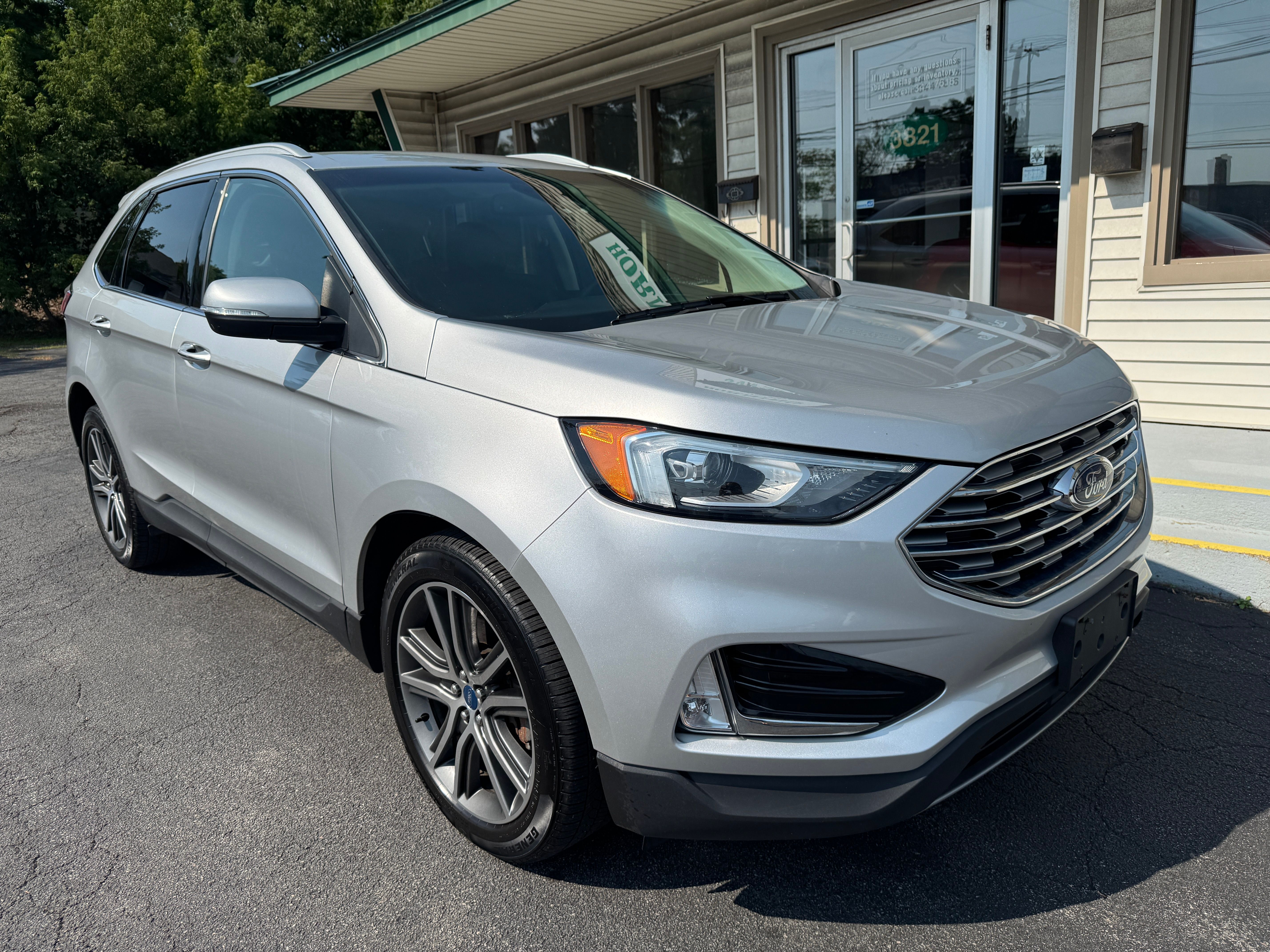 Used 2019 Ford Edge AWD Titanium image 2