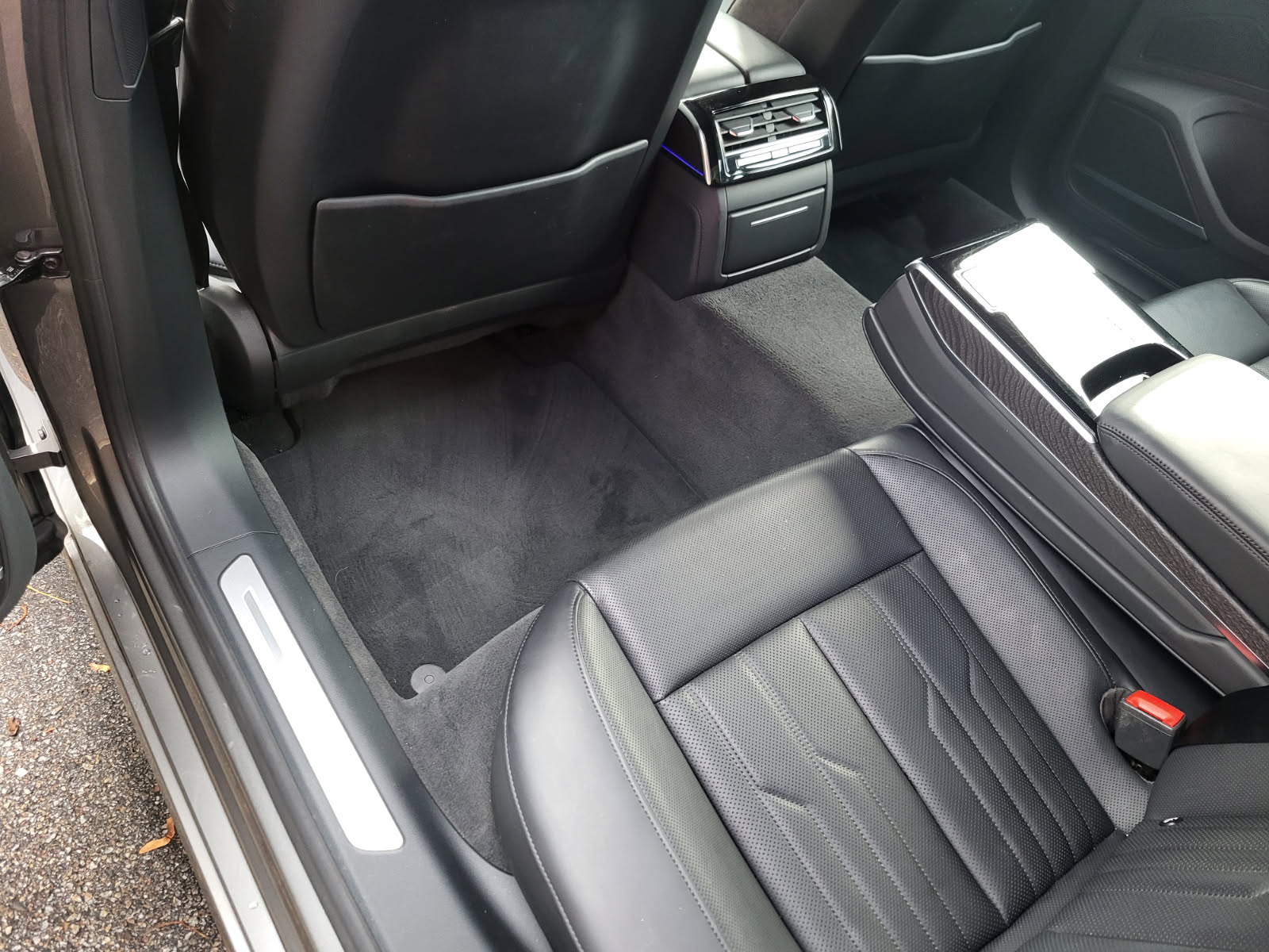 Used 2019 Audi A8 L 4.0T w/ LUXURY PACKAGE AWD/4WD image 13