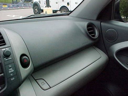 Used 2009 Toyota RAV4 LE image 23