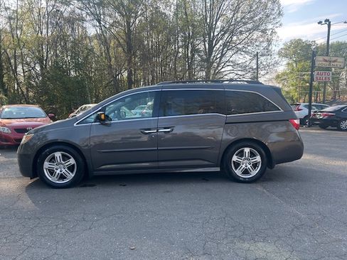 Used 2013 Honda Odyssey Touring Elite image 2