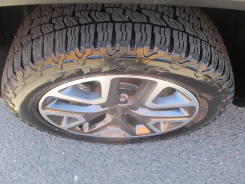 Used 2015 Jeep Renegade Latitude image 19