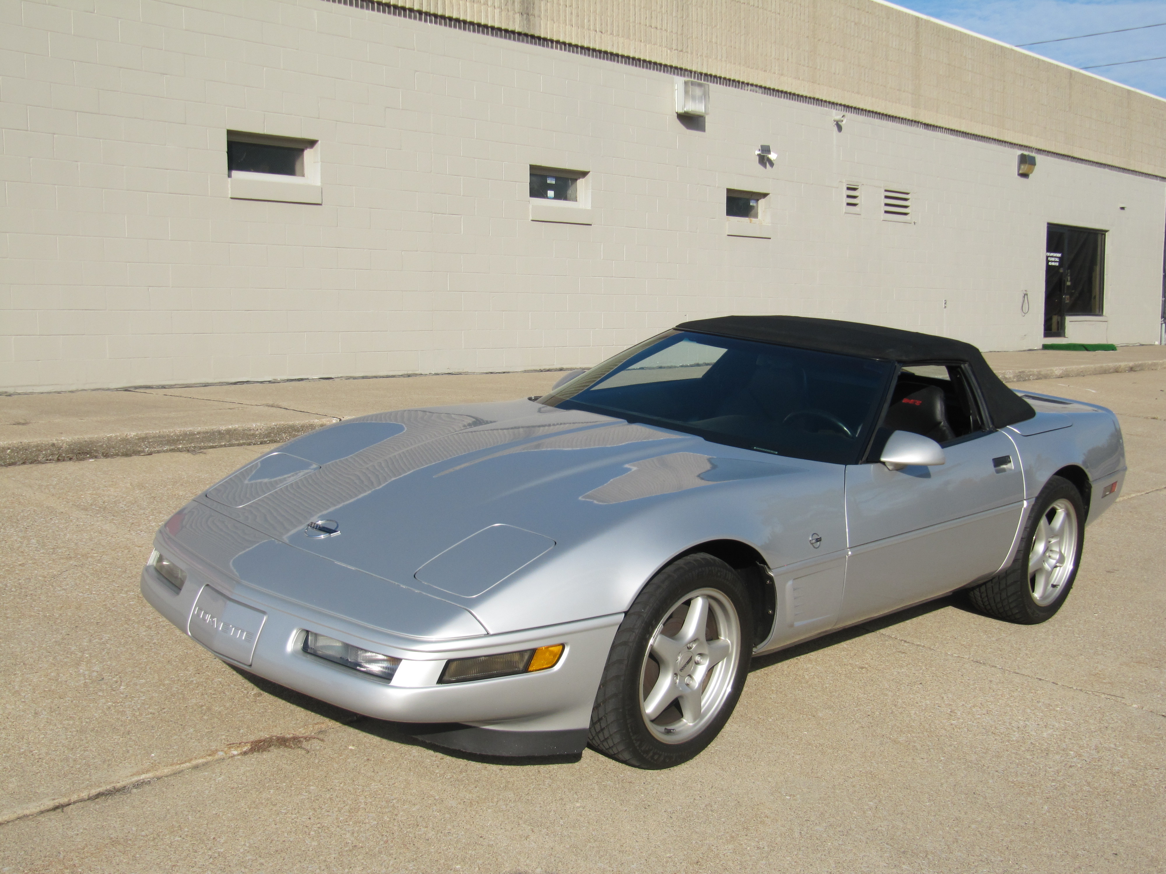 Used 1996 Chevrolet Corvette Convertible RWD image 2