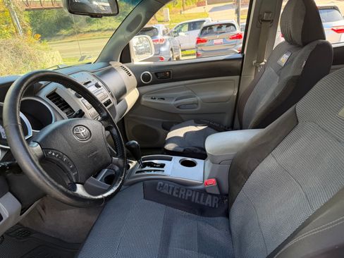 Used 2011 Toyota Tacoma PreRunner image 16