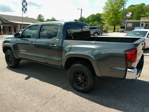 Used 2019 Toyota Tacoma 4x4 Double Cab SR5 image 3