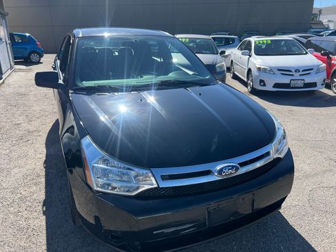 Used 2010 Ford Focus SE Sedan FWD image 4